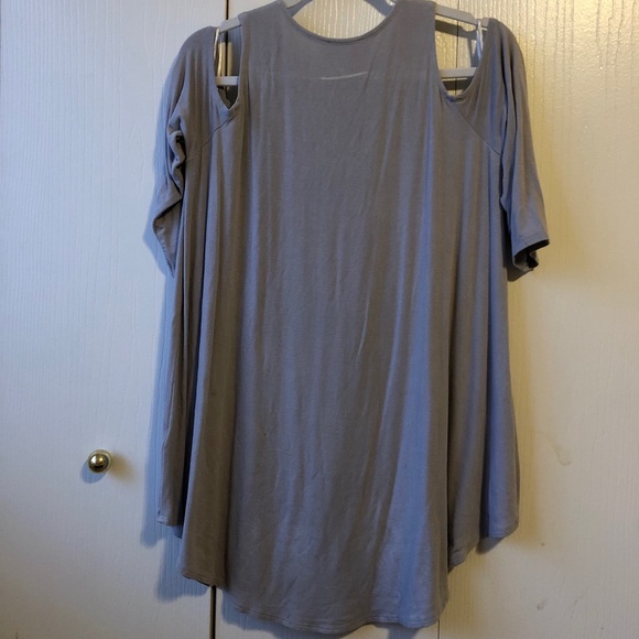 Cold shoulder tunic - Picture 2 of 2
